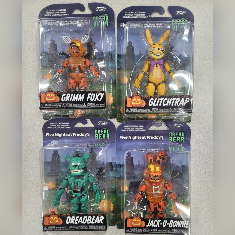 Five Night's at Freddy's figure bundle. Includes 4 halloween themed figures.